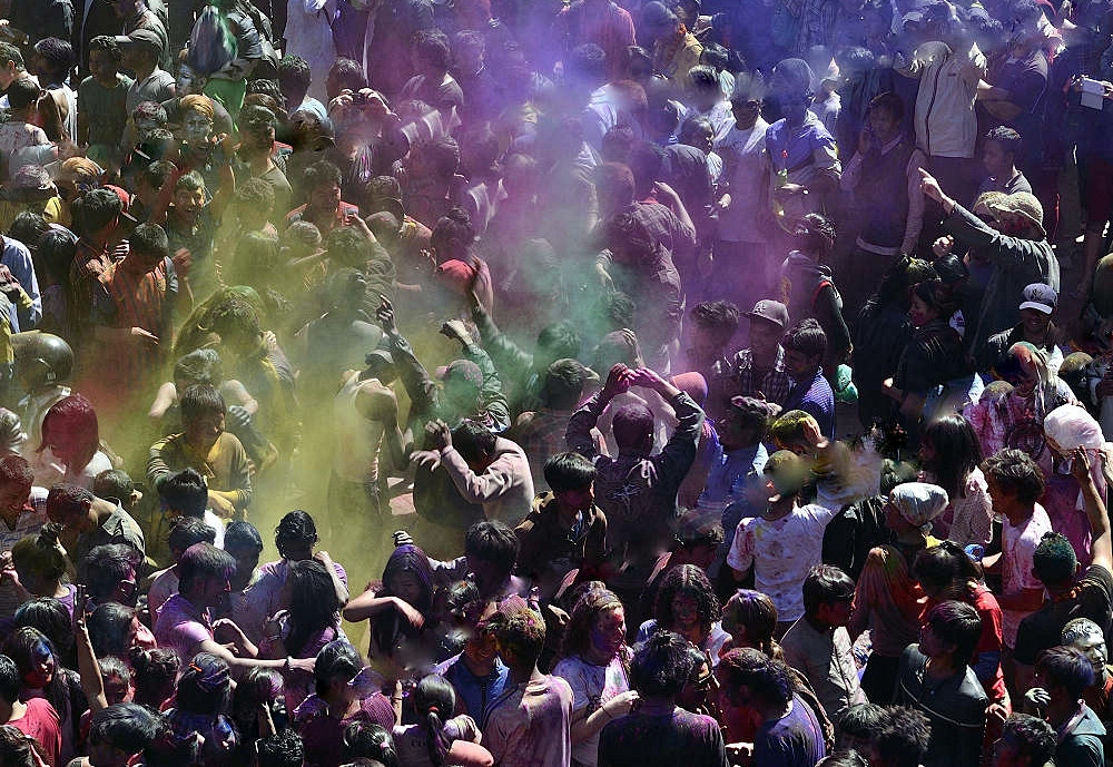 尼泊尔撒红节旅行,尼泊尔洒红节全景