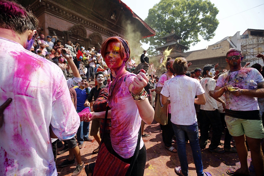 尼泊尔撒红节旅行,尼泊尔洒红节全景