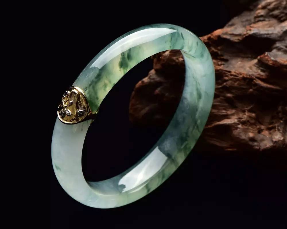 摔坏的手镯怎么修复,手镯摔坏了是不是不想补好