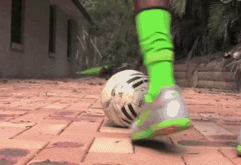 小罗牛尾巴过人gif世界杯,小罗格雷米奥反牛尾巴过人