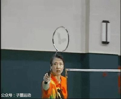 羽毛球球还没过线可以扑球吗,羽毛球双打扑球出界怎么办