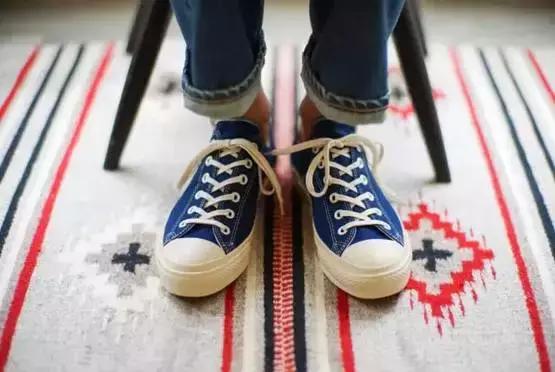 35岁还能穿匡威帆布鞋吗,匡威帆布鞋现在还可以穿吗