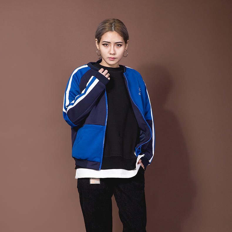 青春棒球服怎么搭配,青春魅力穿搭