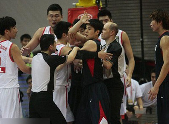 韩国运动员犯规被暴打集锦,中韩斗殴事件