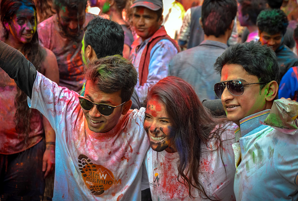 尼泊尔撒红节旅行,尼泊尔洒红节全景
