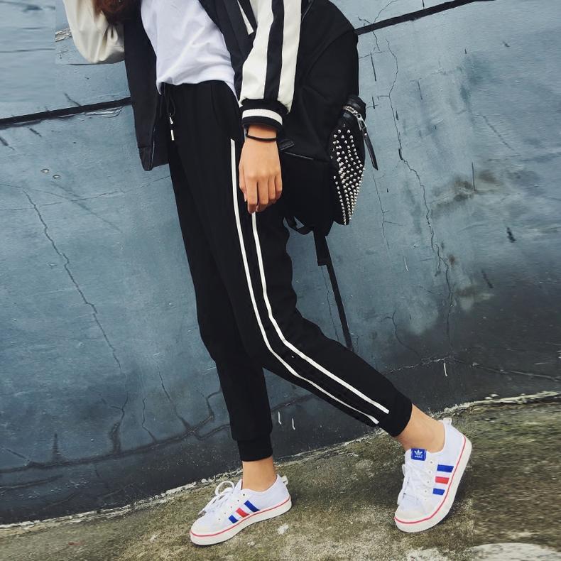 裤子褶皱了你怎么回答,有些裤子的褶皱款式是怎么弄的