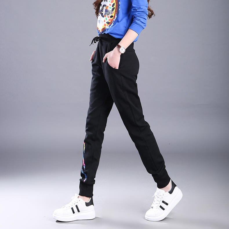 裤子褶皱了你怎么回答,有些裤子的褶皱款式是怎么弄的