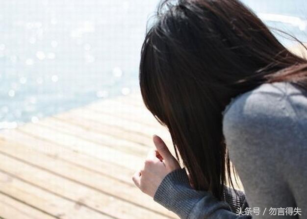 嫂子想用一万块买镯子,小姑子给我买了一只手镯