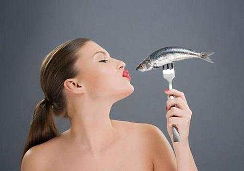 被鱼刺卡到喉咙怎么应急处理,1岁宝宝卡鱼刺应急处理