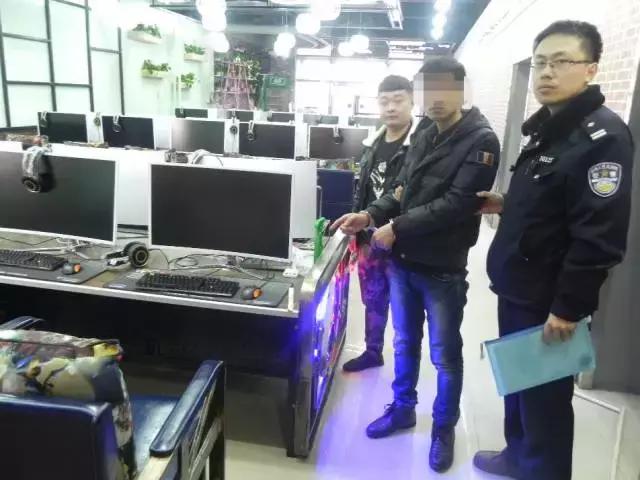 我就上了个厕所,上个厕所回来手机不见了