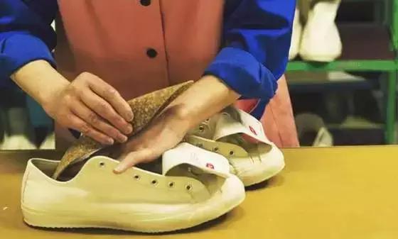 35岁还能穿匡威帆布鞋吗,匡威帆布鞋现在还可以穿吗