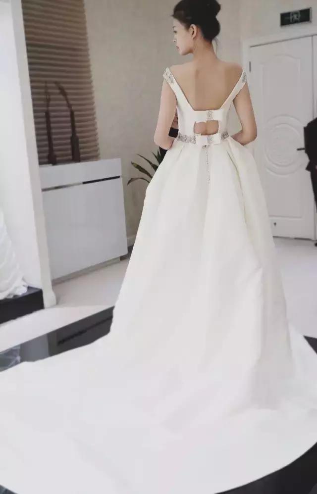 林心如的白色婚纱 (林心如婚纱衣服品牌推荐)