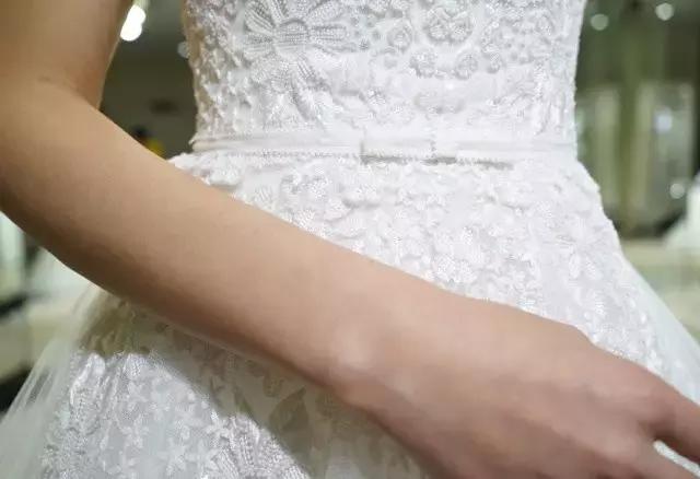 林心如的白色婚纱 (林心如婚纱衣服品牌推荐)