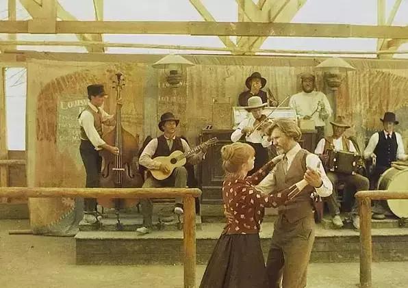 这位消失了二十年的顶级导演最近神秘回归