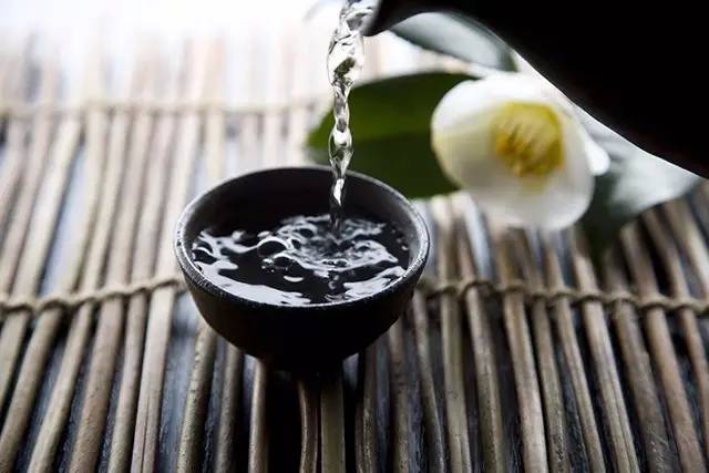 怀男孩肚子会爆青筋吗,怀男孩肚子为什么硬