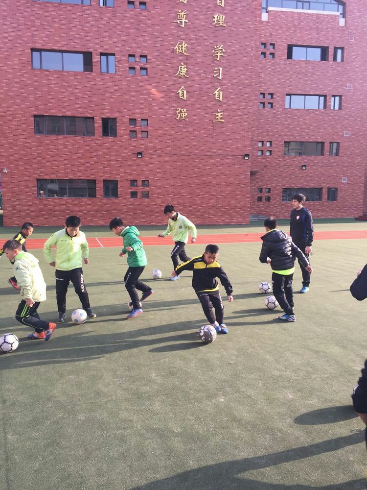 呼和浩特市回民区体育训练馆,回民学校足球