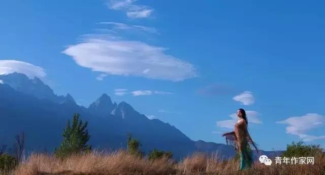 魔幻90后作家杨桉的精彩“早恋”