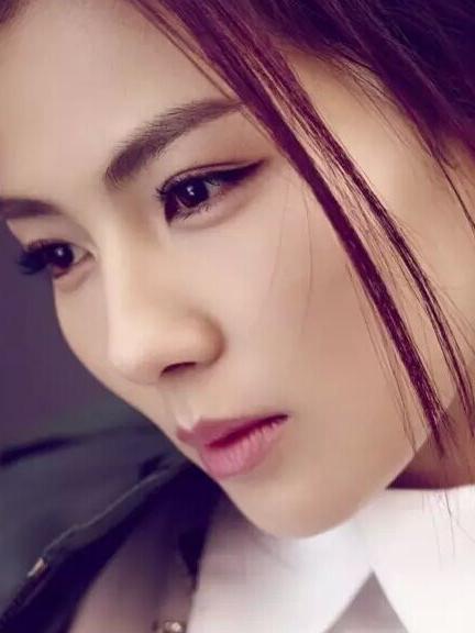 18岁女人出汗粘粘的怎么回事,18岁女孩容易出汗什么原因