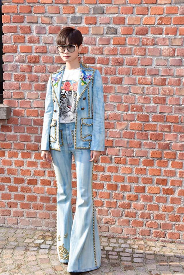 明星时装周观秀状态,巴黎时装周明星看秀的意义