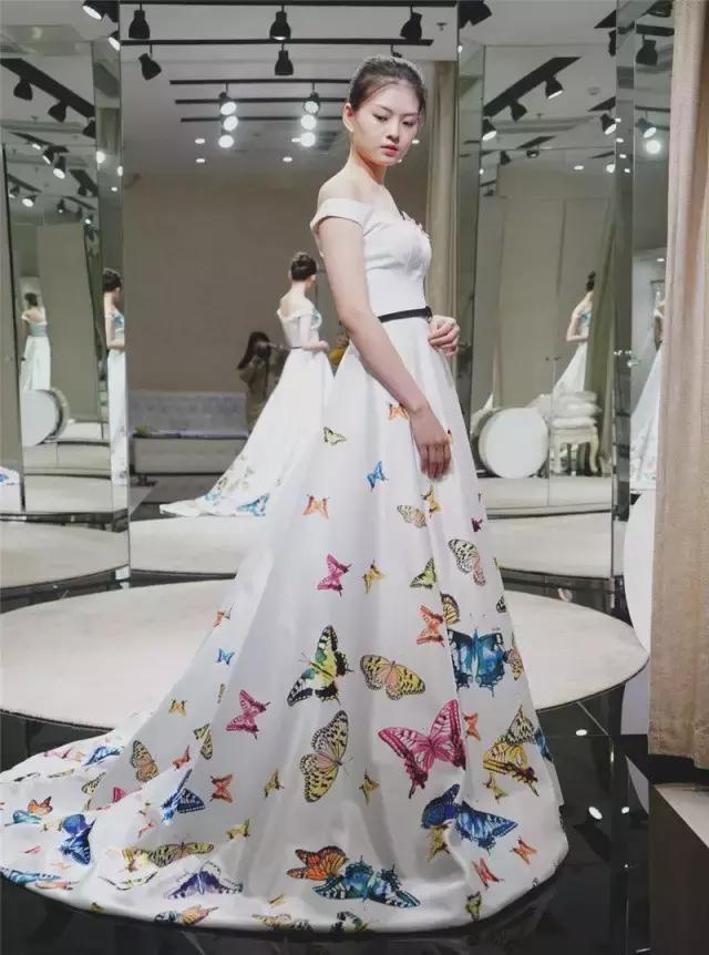 林心如的白色婚纱 (林心如婚纱衣服品牌推荐)