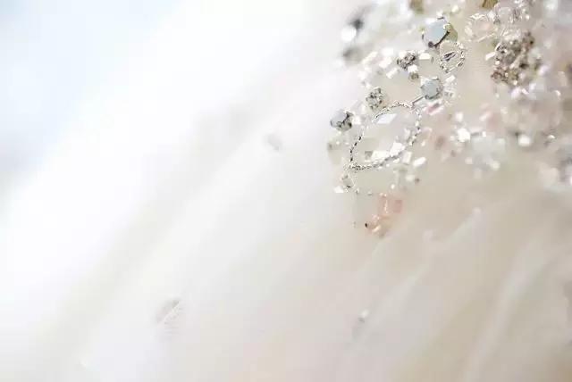 林心如的白色婚纱 (林心如婚纱衣服品牌推荐)