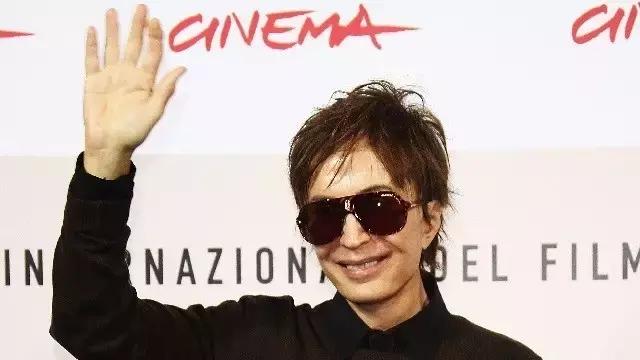 这位消失了二十年的顶级导演最近神秘回归