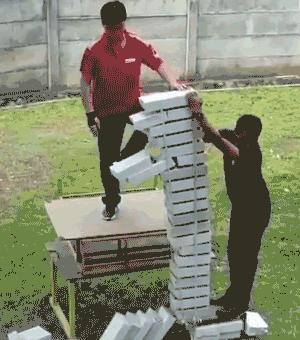 少年，像这样真的就能找到媳妇吗？我也要去买块牌子！