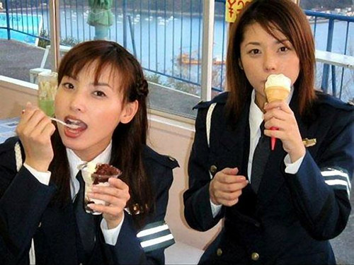 日本女兵的包包里装的是什么,日本女兵为什么要背个包