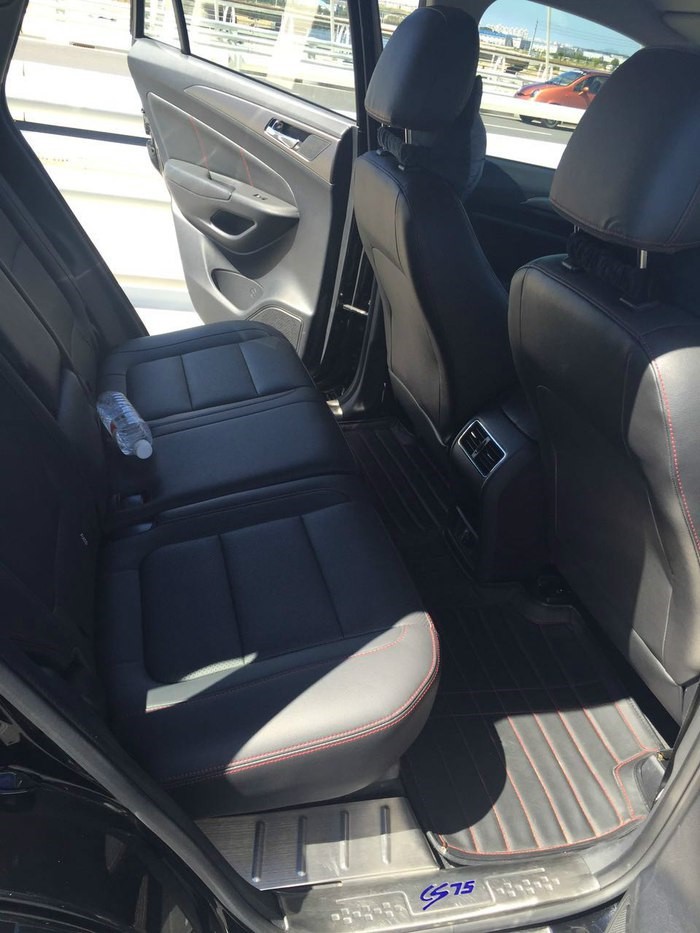 新款长安cs751.8t提车作业,长安cs751.4t豪华版用车成本参考