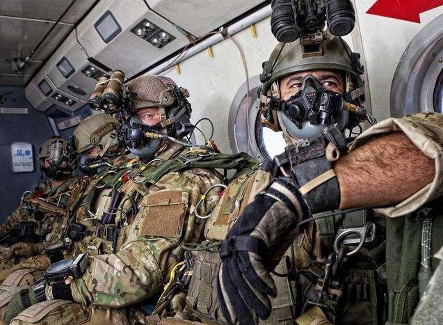 伞兵跳伞后直升机怎么处理,战争中伞兵着陆后降落伞怎么处理