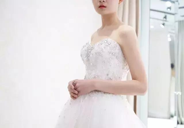 林心如的白色婚纱 (林心如婚纱衣服品牌推荐)