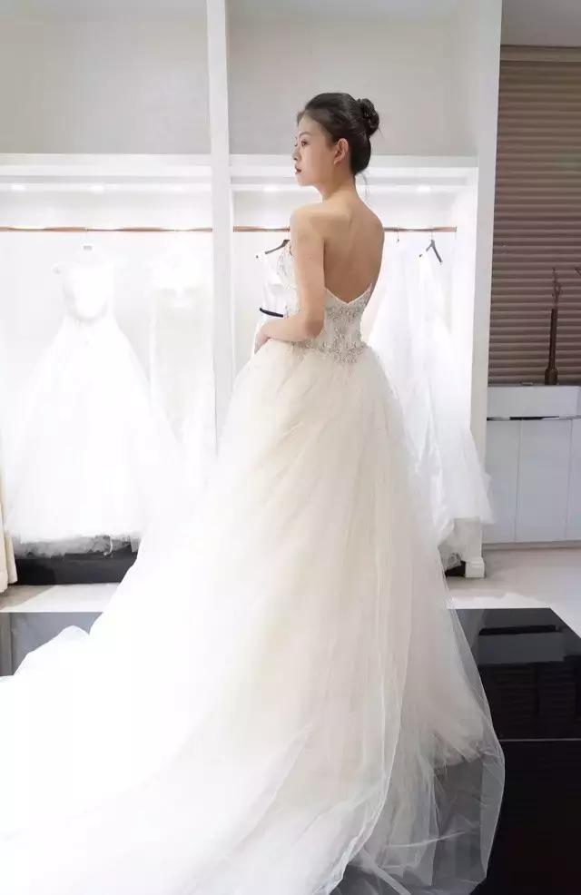 林心如的白色婚纱 (林心如婚纱衣服品牌推荐)