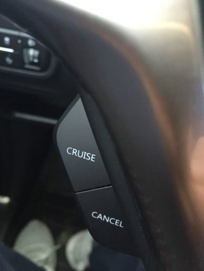 新款长安cs751.8t提车作业,长安cs751.4t豪华版用车成本参考