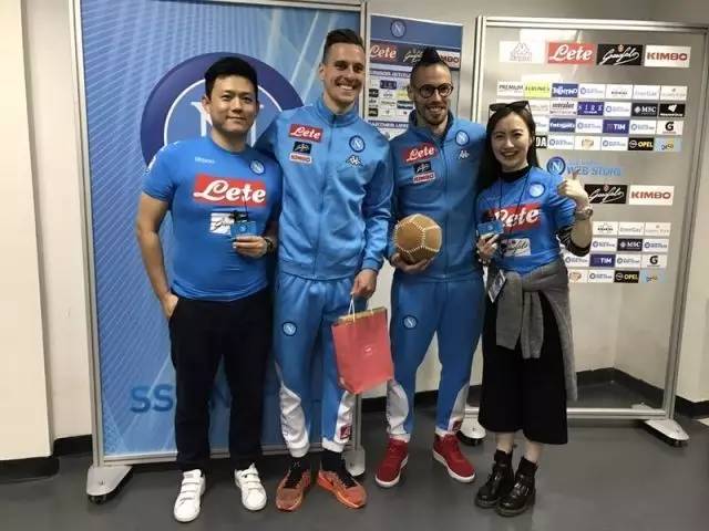 她是如何从C罗球迷“叛变”为哈姆西克迷妹的