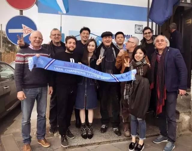 她是如何从C罗球迷“叛变”为哈姆西克迷妹的