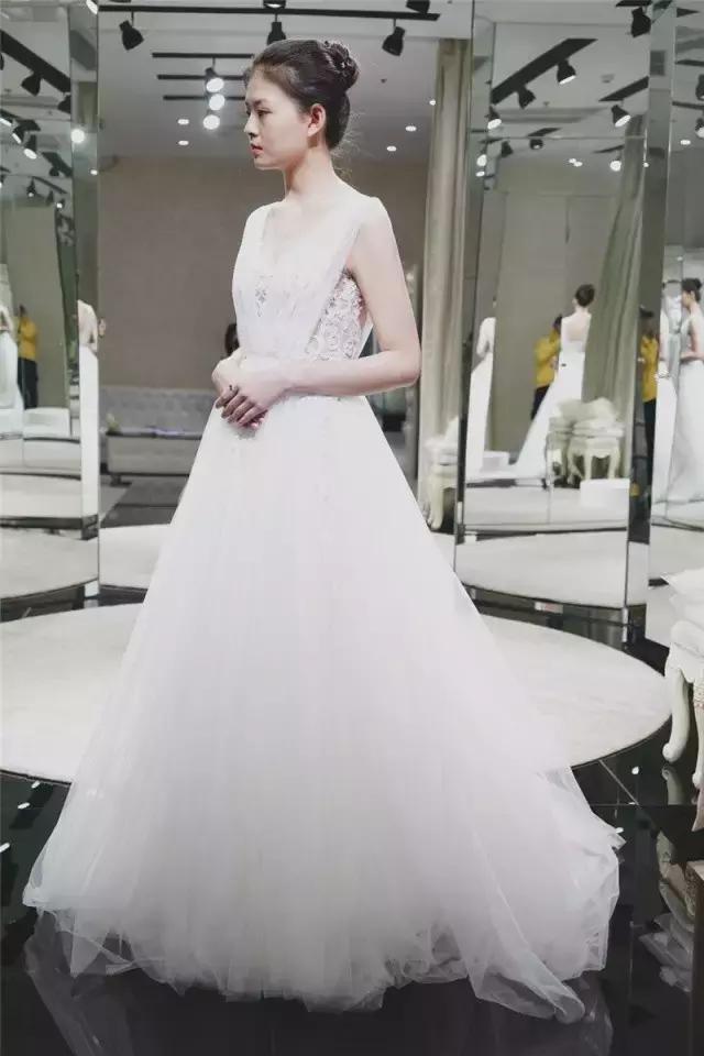 林心如的白色婚纱 (林心如婚纱衣服品牌推荐)