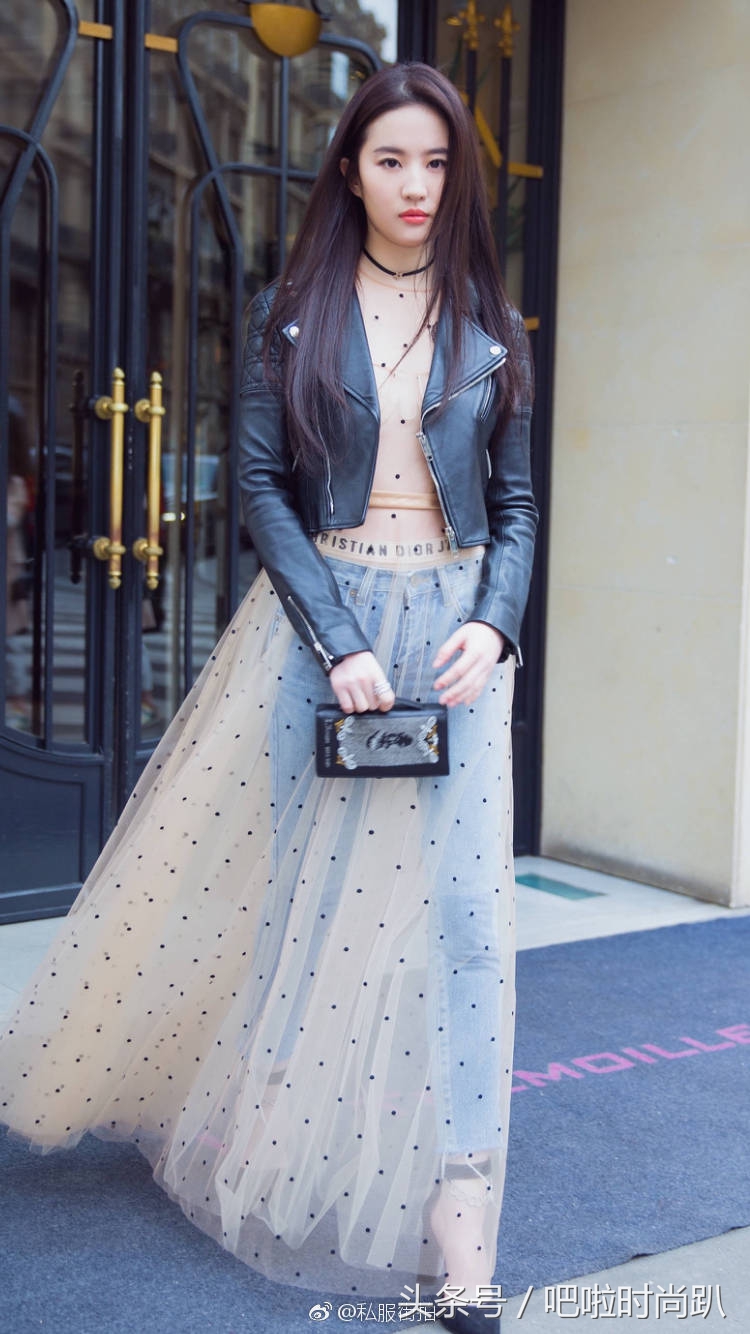 关晓彤和谁撞衫,关晓彤刘亦菲穿纱裙