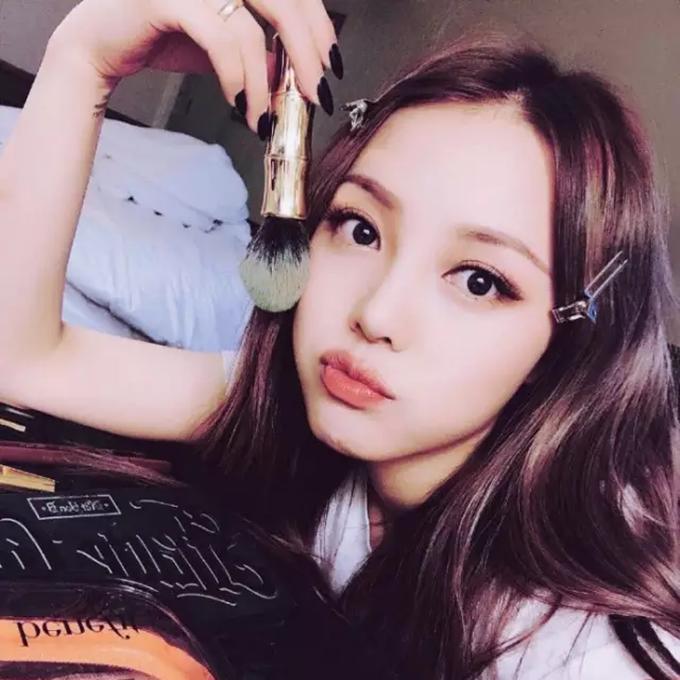 学会画美美的妆容,学会画五官素描