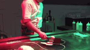 少年，像这样真的就能找到媳妇吗？我也要去买块牌子！