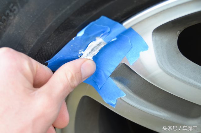 奔驰轮毂划痕修复多少钱,轮毂有点划痕自己怎么修复