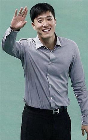 先别骂土豪太俗，带logo的腰带穿得好就能帮你省钱