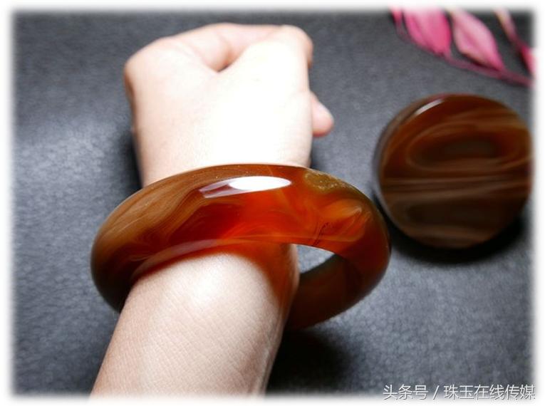 买金丝玉手镯前要知道这些,石英质玉手镯值得购买吗