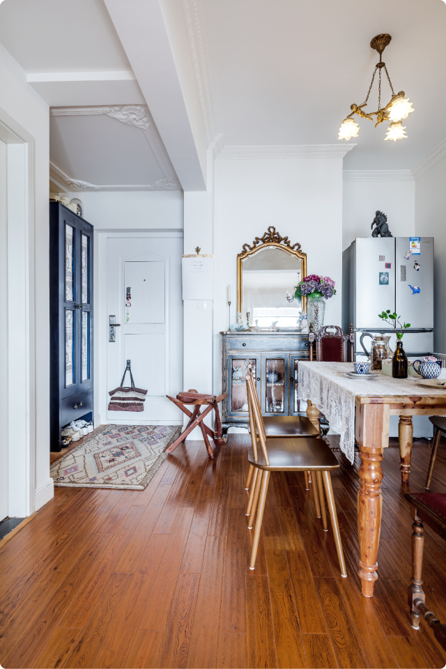 她凑来一堆二手家具，装了人生的第一套房子，关键还特别好看！