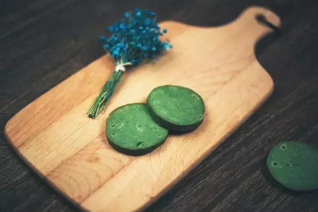 她用只卖7天的芝士条征服明星，如今带着纯手工的磅蛋糕降临魔都