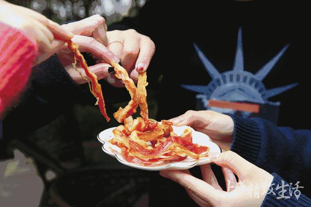 她用只卖7天的芝士条征服明星，如今带着纯手工的磅蛋糕降临魔都