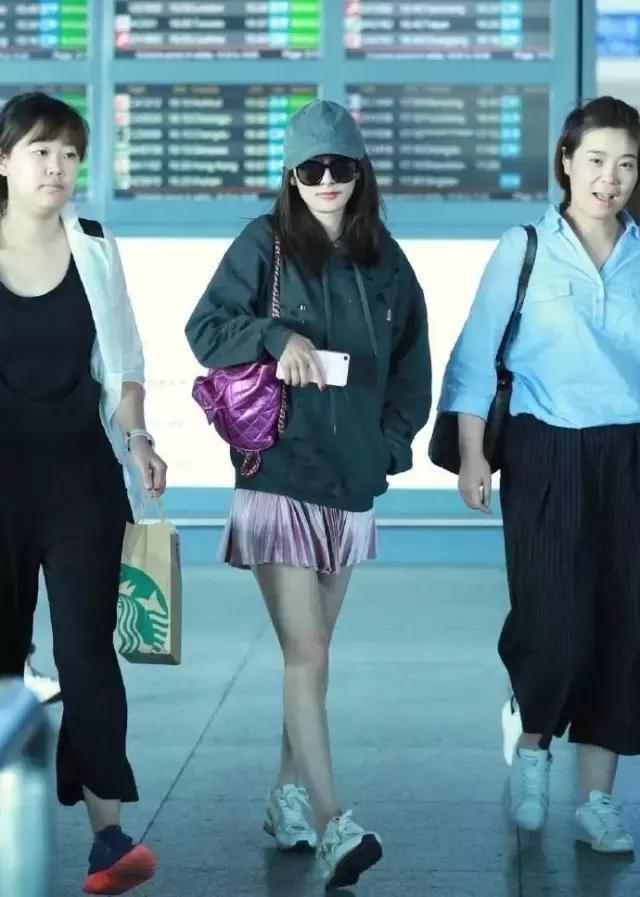 冬季连帽卫衣内搭怎么穿,冬天连帽卫衣怎么搭配出高级感