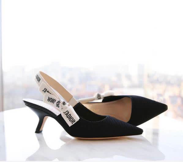 刘雯polo衫蝴蝶结,刘雯的时尚穿搭推荐