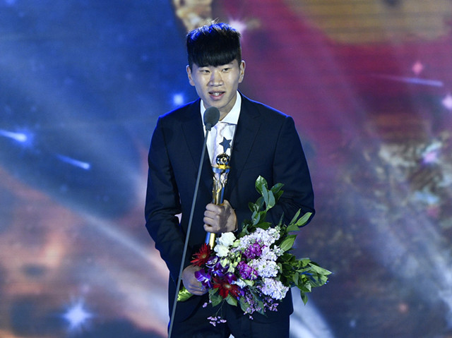 儿时为踢球坐3小时油罐车，徐骏敏：羡慕李晓明获中超最佳新人