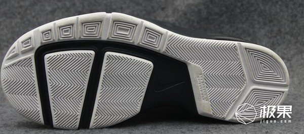 你从不关注的鞋底花纹，却成了乔丹科比封神的“秘密”