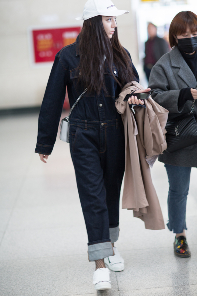 今年最流行的春夏款网靴,今年最流行的穿搭腿袜